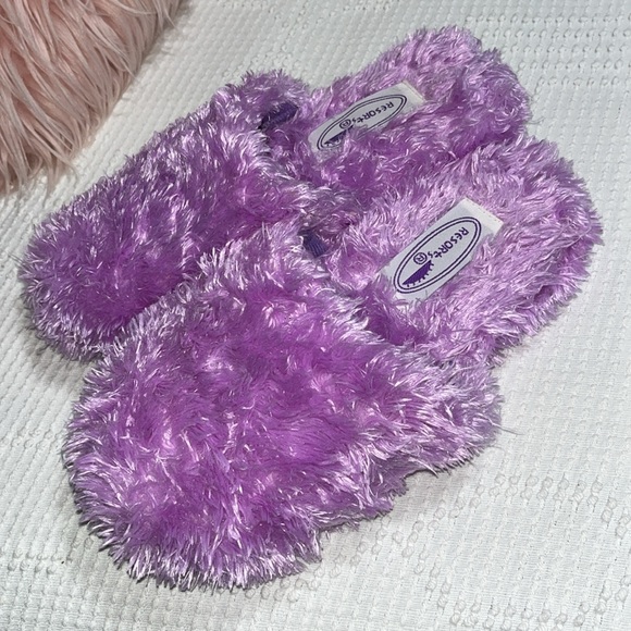 Resorts Purple Fluffy Slippers Womens 5/6 House Shoes Comfy Slip On - Picture 4 of 16